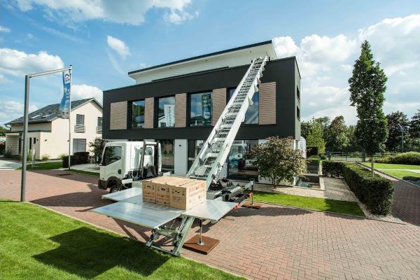 Elevamuebles y camiones con plataforma - Mudanzas Pamplona y Navarra