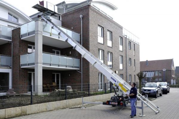 Mudanzas en Pamplona y Navarra - Elevamuebles y camiones con plataforma